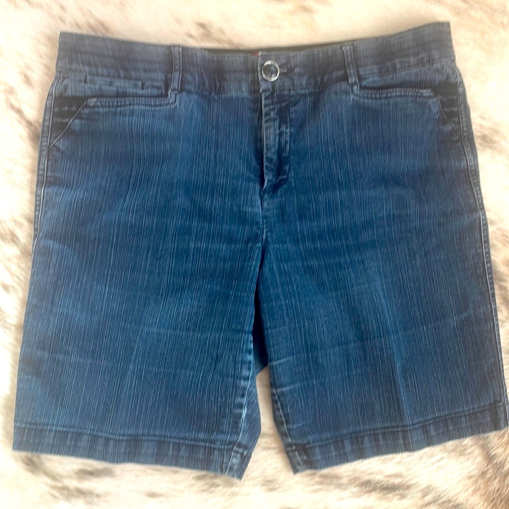 Intro Love the Fit denim walking short